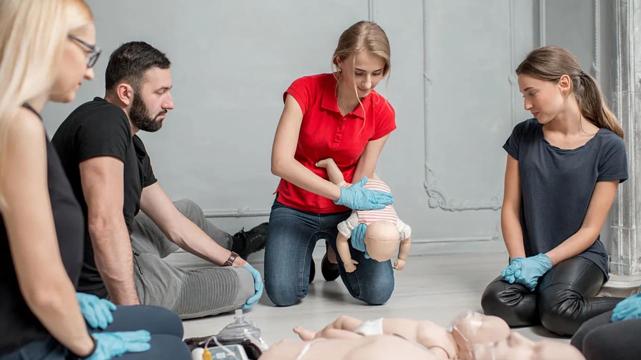 First Aid - EFR Emergency first response care for children & adults